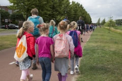 avondvierdaagse-170617-fotosharonwillems_154-meisjes-op-pad